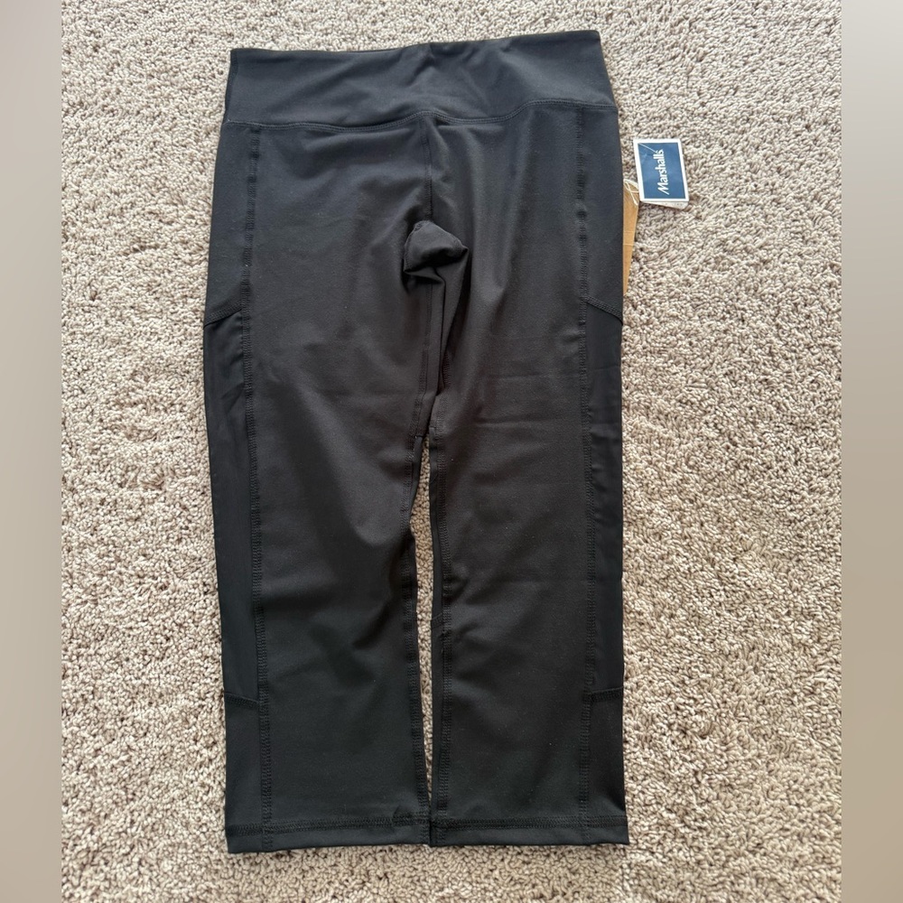 Black crop yoga pants